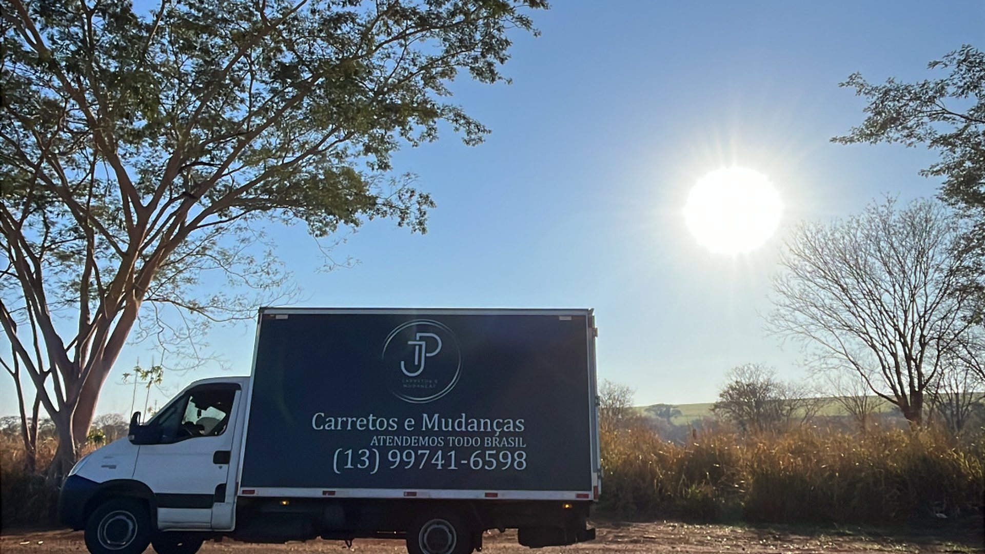 Caminhão Pedro Jr Carretos e Mudanças na estrada